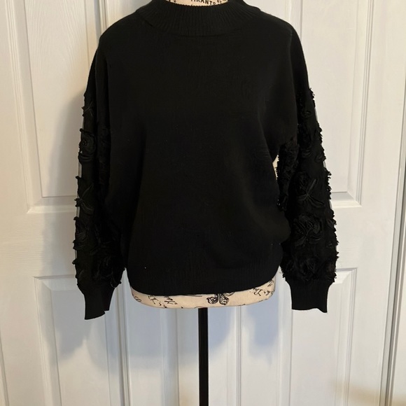 Mock neck lace sleeve sweater (M) - Picture 5 of 5